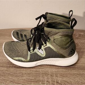 ADIDAS WOMEN'S SHOES SIZE 7 GREEN COLORIN IN A GOOD CONDITION